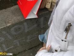 Nesty abordée dans la rue - Vídeo Porno - MESVIP